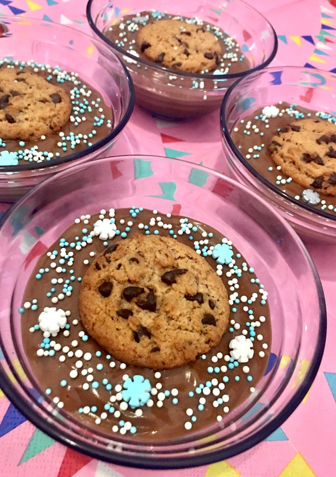 Una foto de Natillas caseras de nutella y galletas 🍪