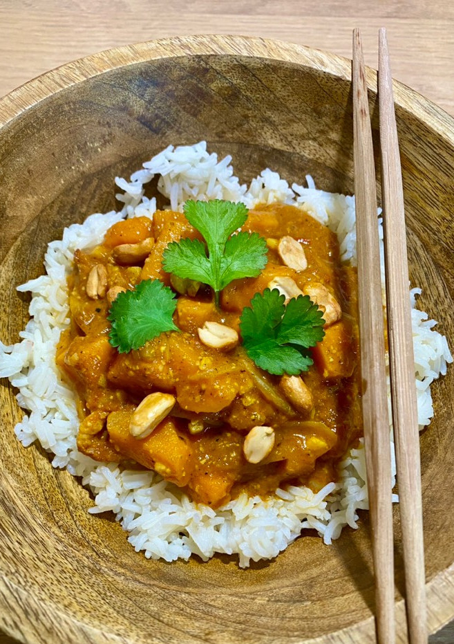 Une photo de Curry de patate douce au lait de coco