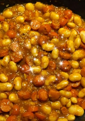 Φωτογραφία της συνταγής Λευκά φασόλια κατσαρόλας / τηγανιού με λουκάνικα, μουστάρδα, βαλσάμικο & μέλι, για ρύζι ✨