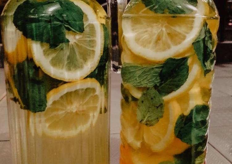 Lemonade with Honey and Mint