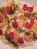 Risotto con salmone affumicato, finocchio e lamponi freschi