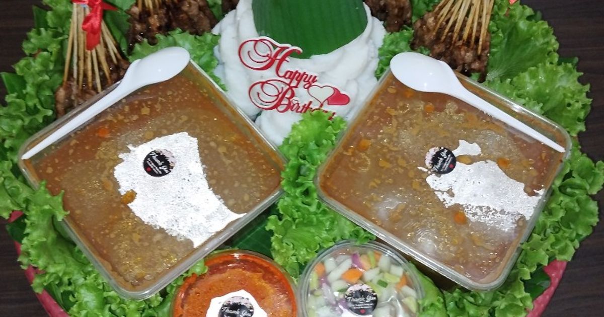 Sate Tumpeng /Lontong Sate