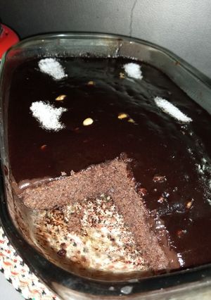 صورة لوصفة كيكة الشوكولاتة المسقية بدون شوكولاته اقتصادية والبنة ولا أروع🥧😋🤤