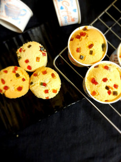 டூட்டி ஃபுரூட்டி கப் கேக்(tutti frutti cup cake recipe in tamil) செய்முறை முக்கிய புகைப்படம்