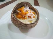 Una foto de postres con crema de coco