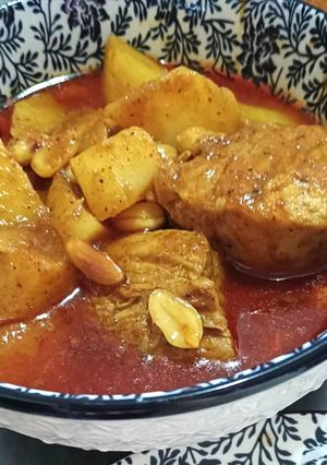 A picture of Pork Massaman Curry.