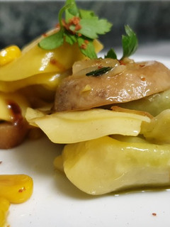 Una foto de Tortelone de carne con champiñones