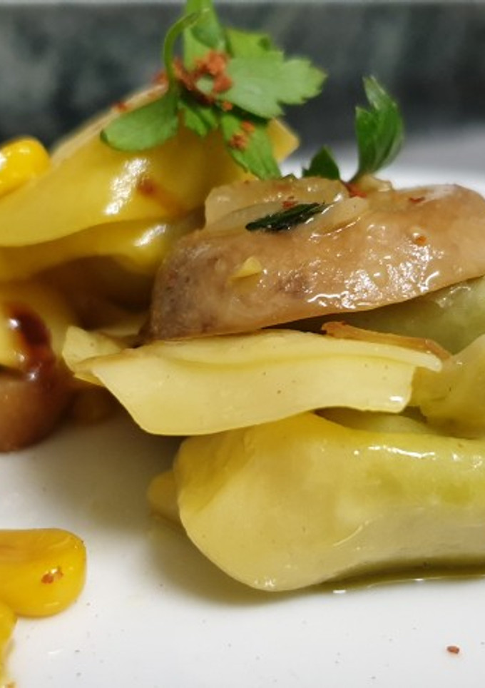 Una foto de Tortelone de carne con champiñones