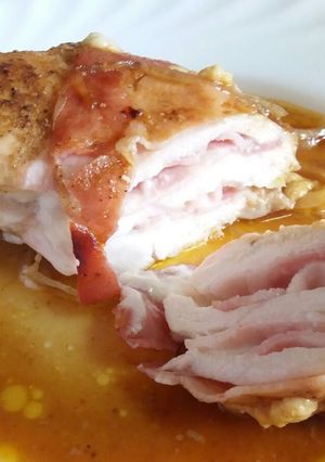 Una foto de Pechuga de pollo rellena al horno