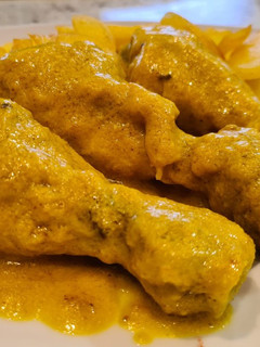 Una foto de Jamoncitos de pollo en salsa de almendras