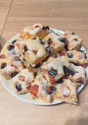 Gyümölcsös piskóta recept fotója