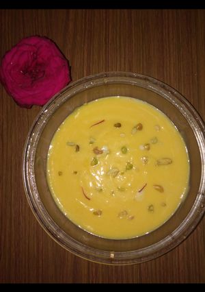 आंबा बासुंदी (Amba basundi recipe in marathi) रेसिपी चे मुख्य फोटो 