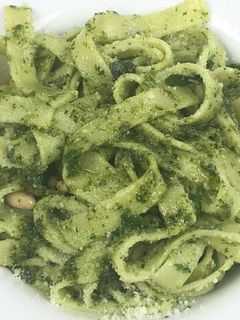 Una foto de Pasta al pesto
