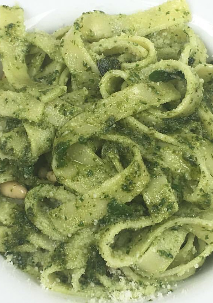 Una foto de Pasta al pesto
