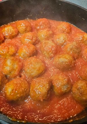 Una foto de Albóndigas con tomate 🍅 Exprés