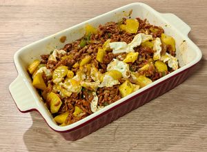 Una foto de Huevos rotos con carne picada "sabor chorizo"