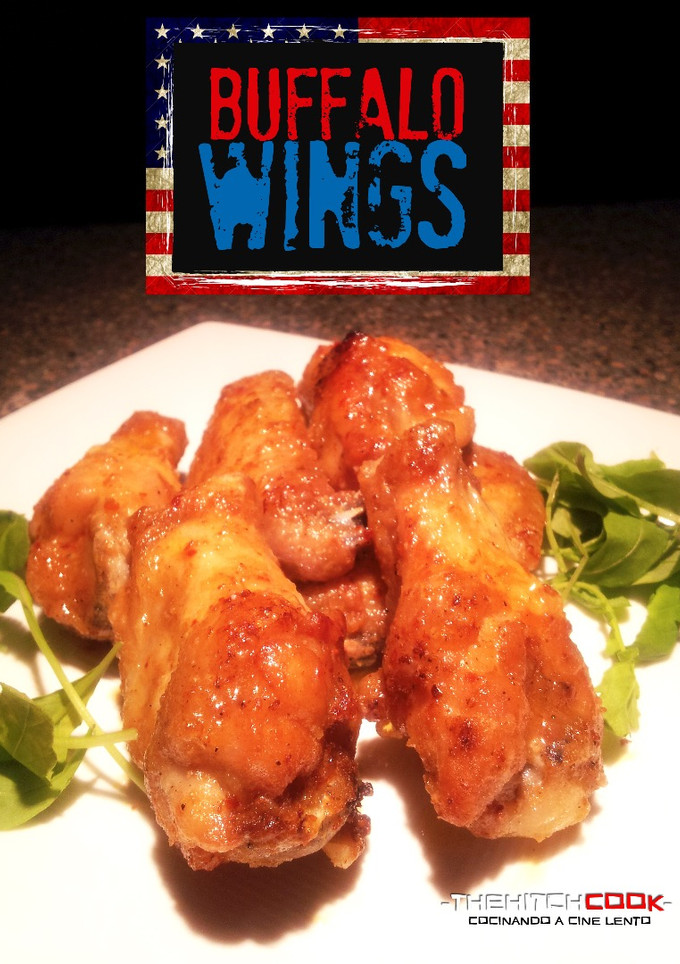 Una foto de Buffalo wings (Alitas de pollo picantes)