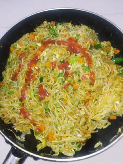 মটরশুঁটি নুডলস রেসিপির প্রধান ছবি