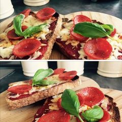 A picture of Pizza Toast.