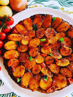 Una foto de Tatin Surprise (de patata baby) (Ottolenghi)