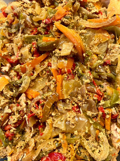 Una foto de Pollo al curry con verduras en la crockpot 🍗🫑🍅🥕🌶️