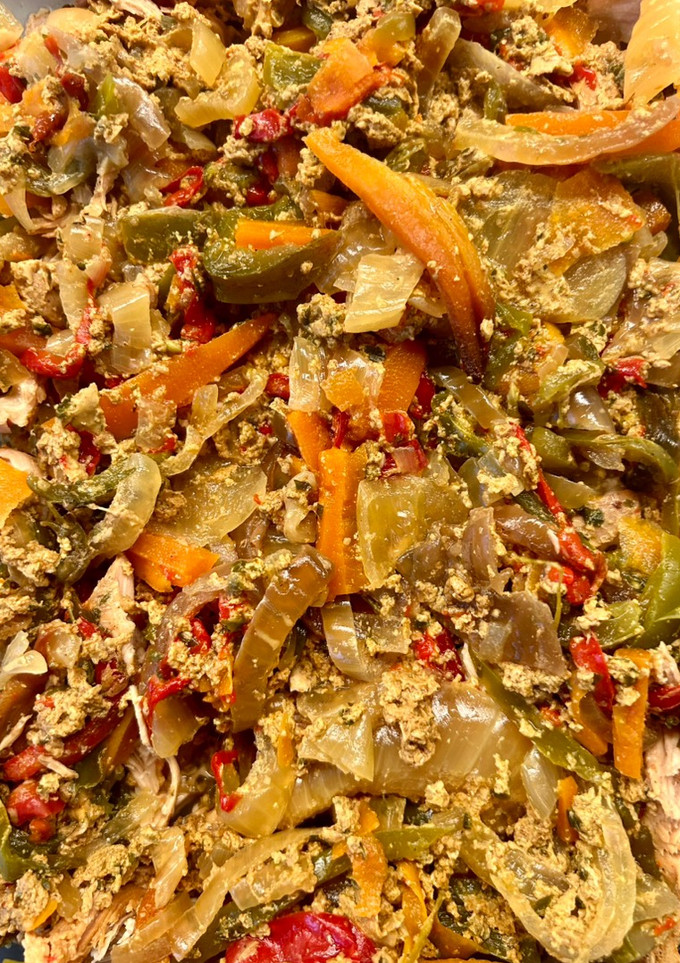 Una foto de Pollo al curry con verduras en la crockpot 🍗🫑🍅🥕🌶️