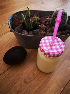 Una foto de Batido de leche y aguacate