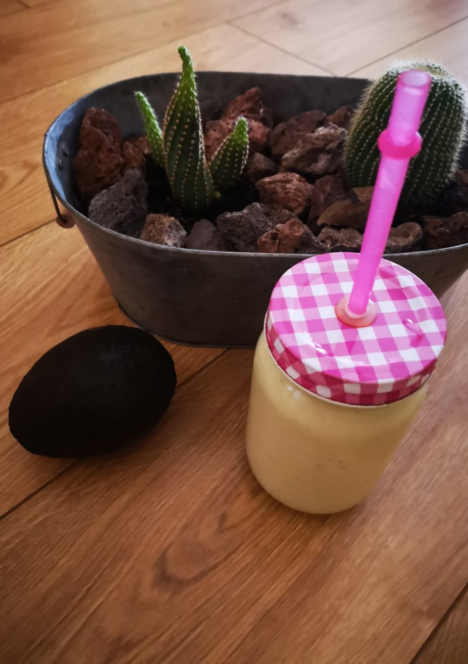 Una foto de Batido de leche y aguacate