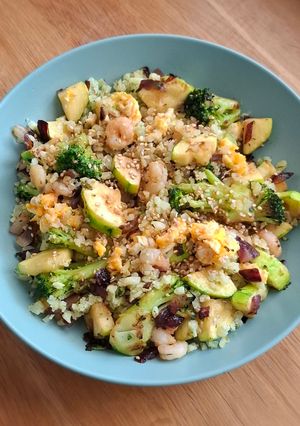Foto principal de Coliflor arroz con huevo, gambas/pollo y verduras estilo asiático x