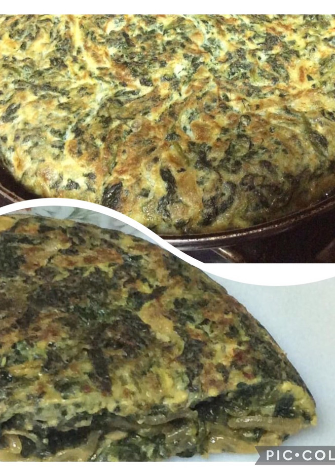Una foto de Tortilla de espinacas con cebolla caramelizada