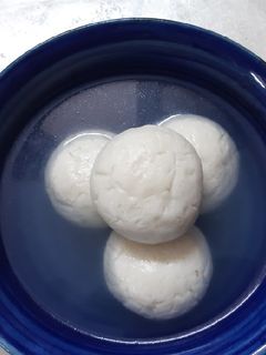 રસગુલ્લા (Rasgulla recipe in gujarati) રેસીપી મુખ્ય ફોટો