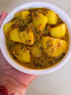 दही आलू की सब्जी (dahi aloo ki sabzi recipe in Hindi) रेसिपी मुख्य फोटो