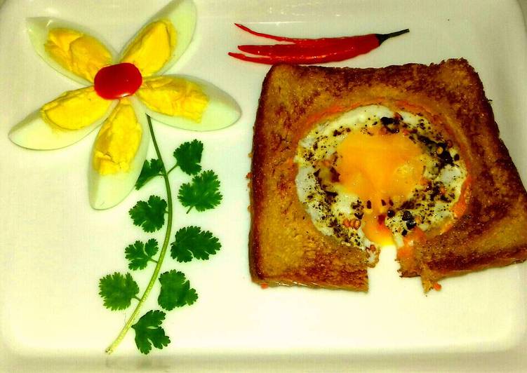 Half Fry Egg With Carrot Sandwich