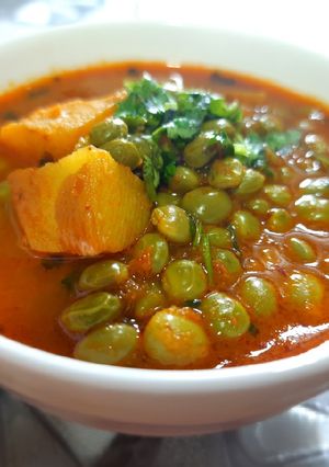 तुवर (हरी अरहर) आलू की सब्ज़ी रेसिपी मुख्य फोटो