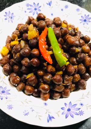 चना घुघनी (chana Ghugni recipe in hindi) रेसिपी मुख्य फोटो