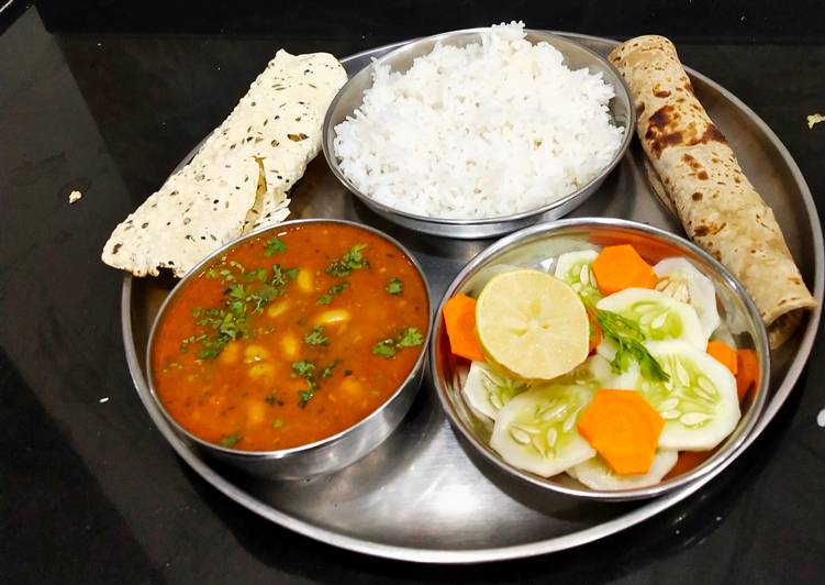 Get Lunch of Rajma Masala Curry