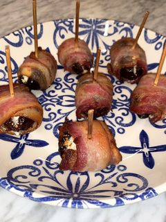 A picture of Dates filled with goat cheese and covered in bacon (easy).