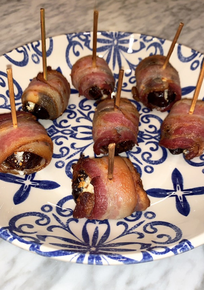 A picture of Dates filled with goat cheese and covered in bacon (easy).