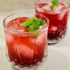 A picture of Cherry mojito.
