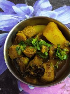 আলু পটল সোয়াবিনের ডালনা(aloo patol soyabeaner dalna) রেসিপির প্রধান ছবি