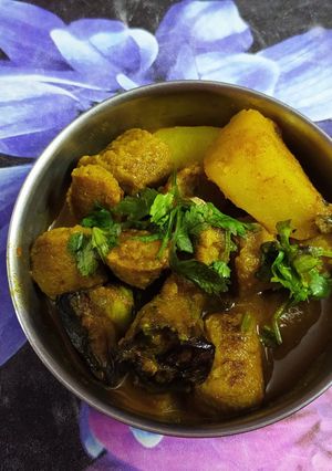 আলু পটল সোয়াবিনের ডালনা(aloo patol soyabeaner dalna) রেসিপির প্রধান ছবি