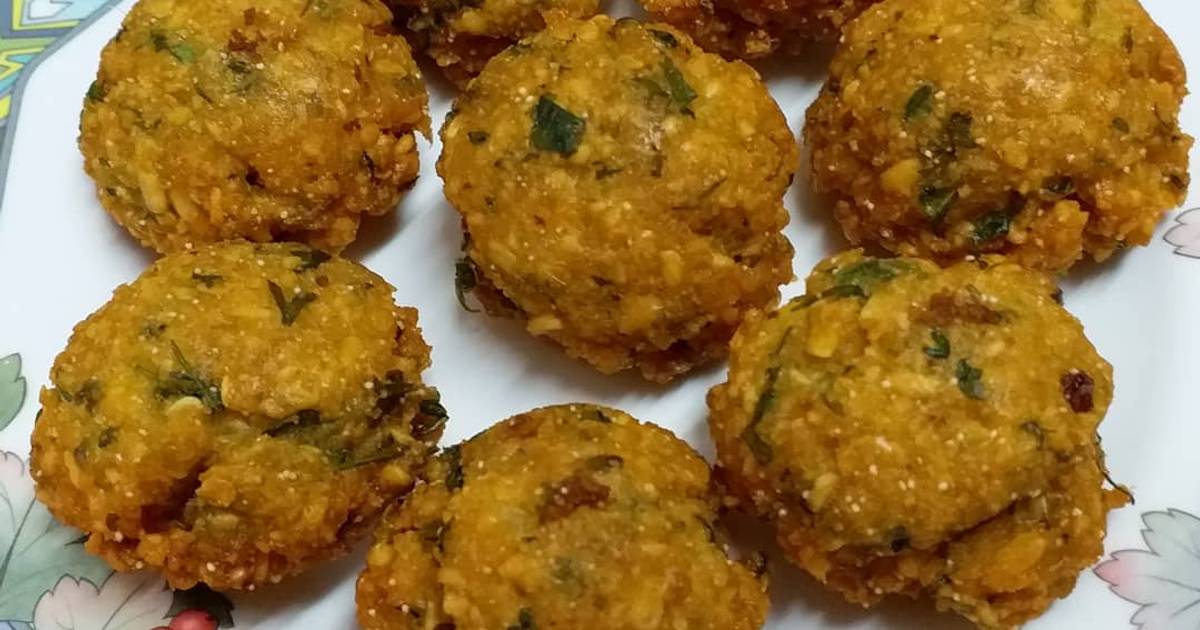 Moong Dal Paniyaram/Green Moong Dal Vada/Fritters Recipe by Rosalyn ...