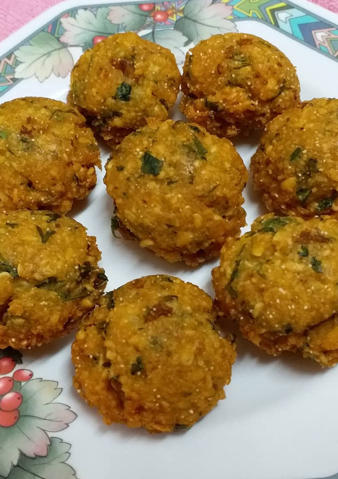 A picture of Moong Dal Paniyaram/Green Moong Dal Vada/Fritters.