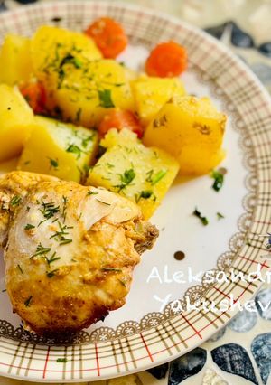 A picture of Chicken with potatoes in a baking bag.