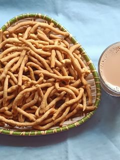 તીખા ગાંઠિયા (Tikha Ganthia Recipe In Gujarati) રેસીપી મુખ્ય ફોટો