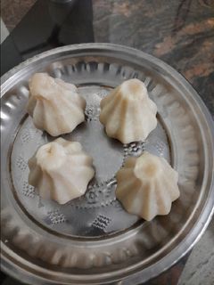 தேங்காய் பூரண மோதகம் (Thenkaai poorana mothakam recipe in tamil) செய்முறை முக்கிய புகைப்படம்