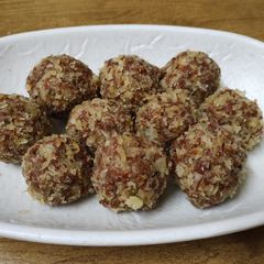 A picture of Garden cress ladoo.