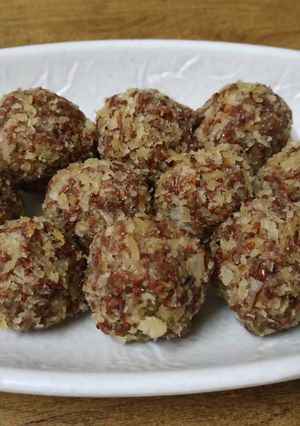 A picture of Garden cress ladoo.