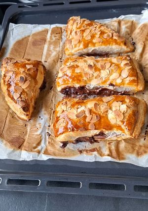 Une photo de Feuilletés crème pâtissière chocolat et cranberries