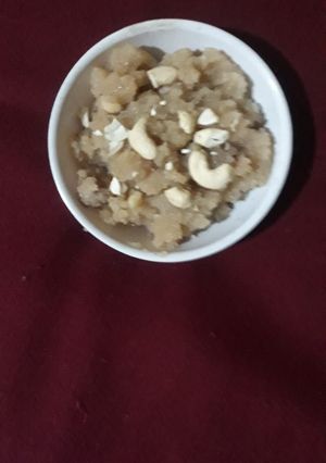 सूजी का हलवा(suji ka halwa recipe in hindi) रेसिपी मुख्य फोटो